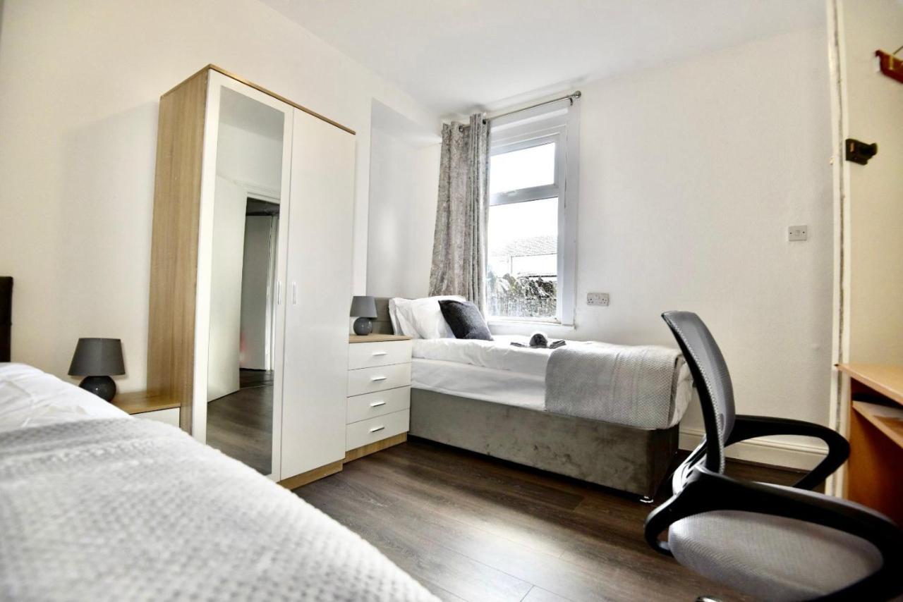 Come On In Villa Pontypridd Exterior foto